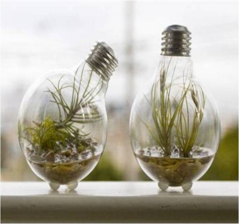 Recycled Light Bulbs Decoration Idea