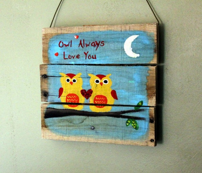 Recycled Wood Pallet Wall Decor Idea