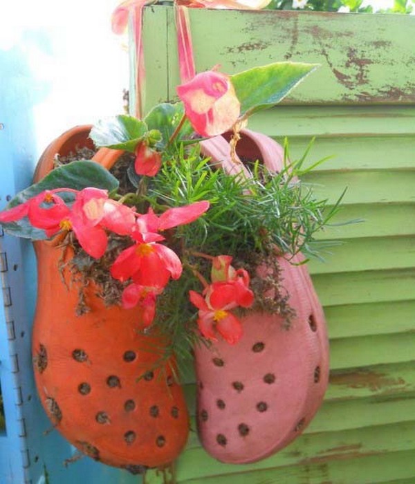 Reuse Old Shoes Planter Outdoor Decor Idea