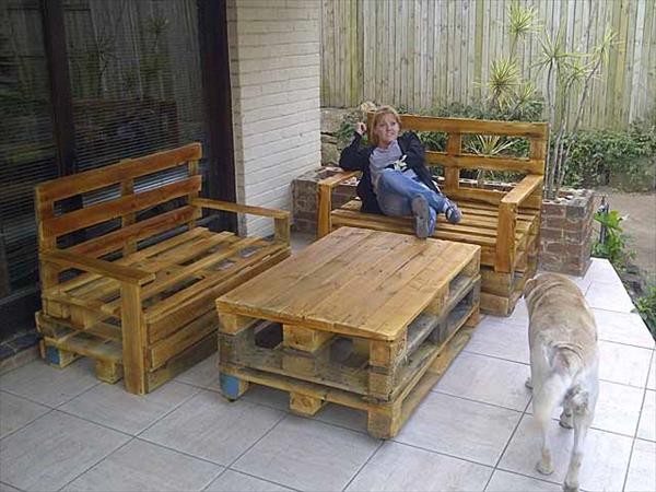 DIY Wooden Pallet Bench Table