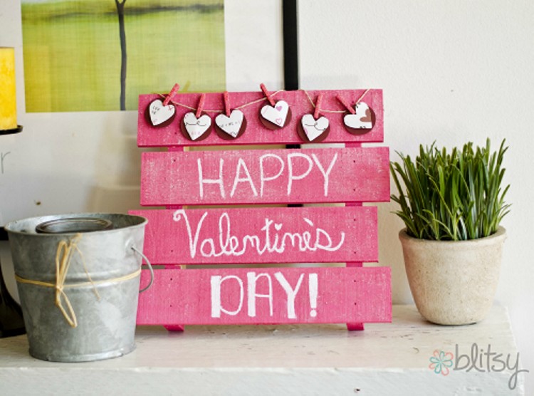 DIY Pallet Valentines Day Decorations