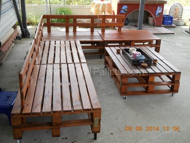 Pallet Sofa Set and Table
