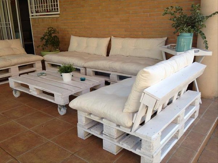 DIY Outdoor Furniture Made from Pallet