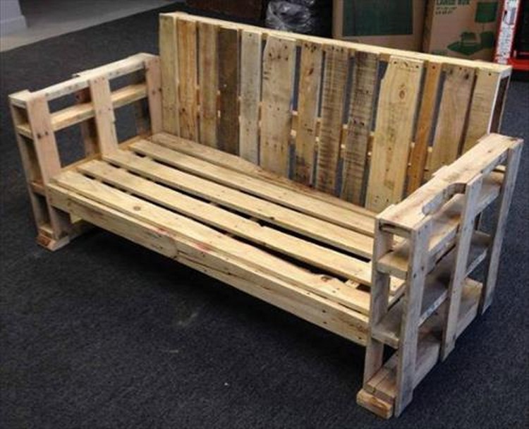 DIY Pallet Wood Bench