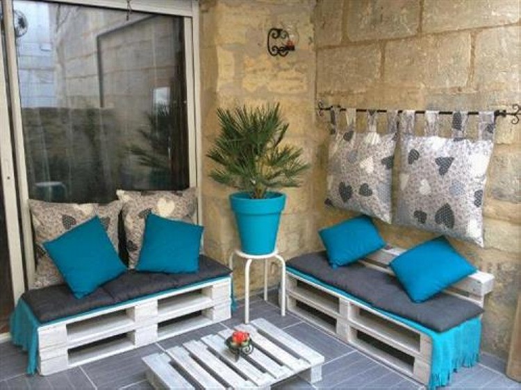 Outdoor Furniture Made from Wooden Pallet