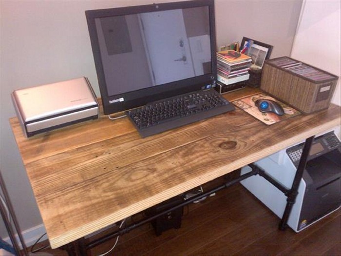 Pallet Computer Desk with Metal Legs