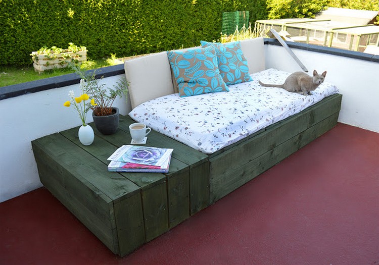 Pallet Outdoor Daybed