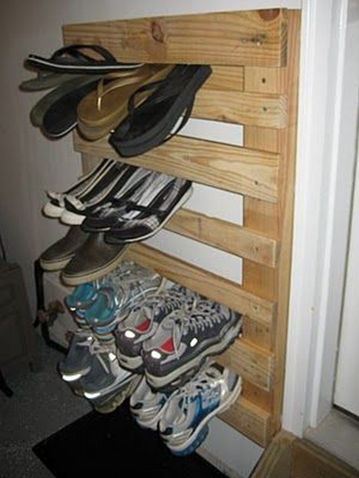 Recycled Pallet Shoes Rack