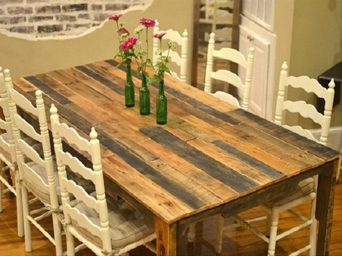 Repurposed Pallet Dining Table