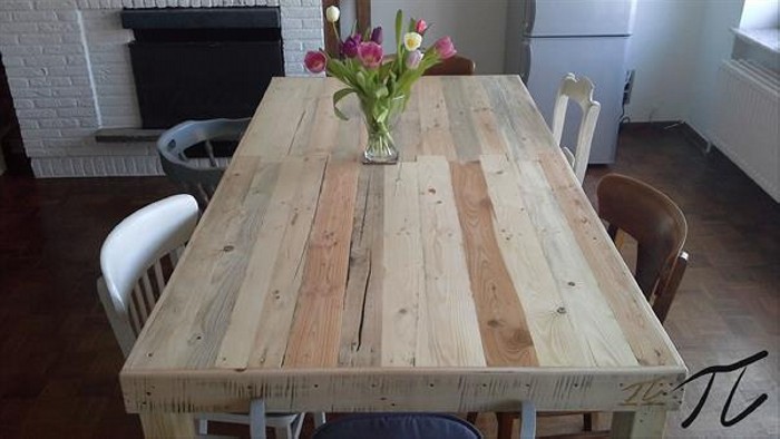 Upcycled Pallet Dining Table