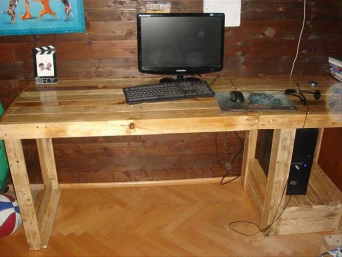 Wood Pallet Computer Desk