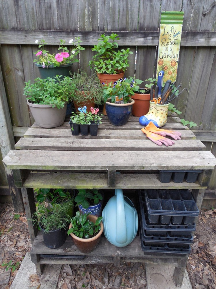 Upcycled Pallet Potting Bench