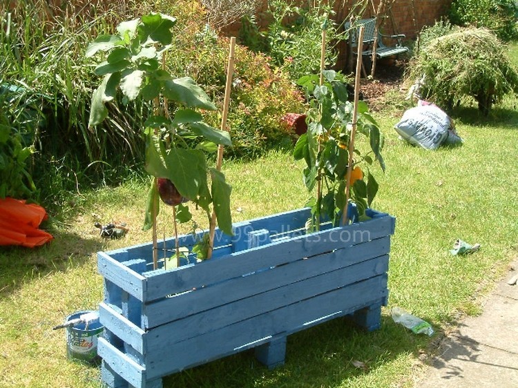 Planter Box Made with Wood Pallets