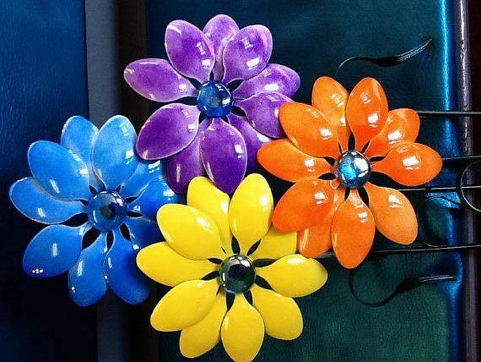 Flowers from Plastic Spoons