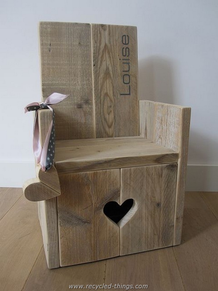 Pallet Chair with Heart Art