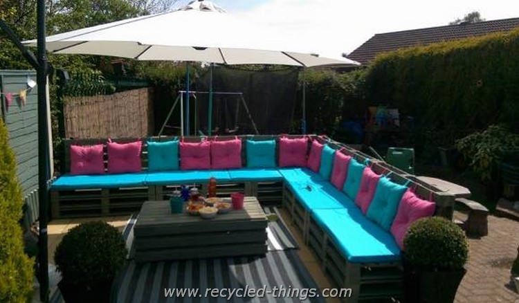 Pallet Patio Sectional Couch with Table
