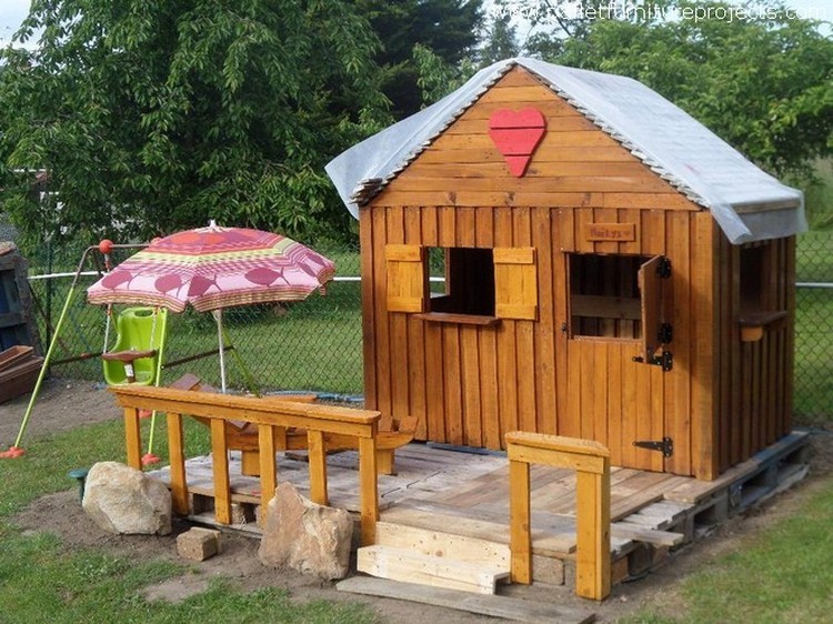 Pallet Playhouse for Kids