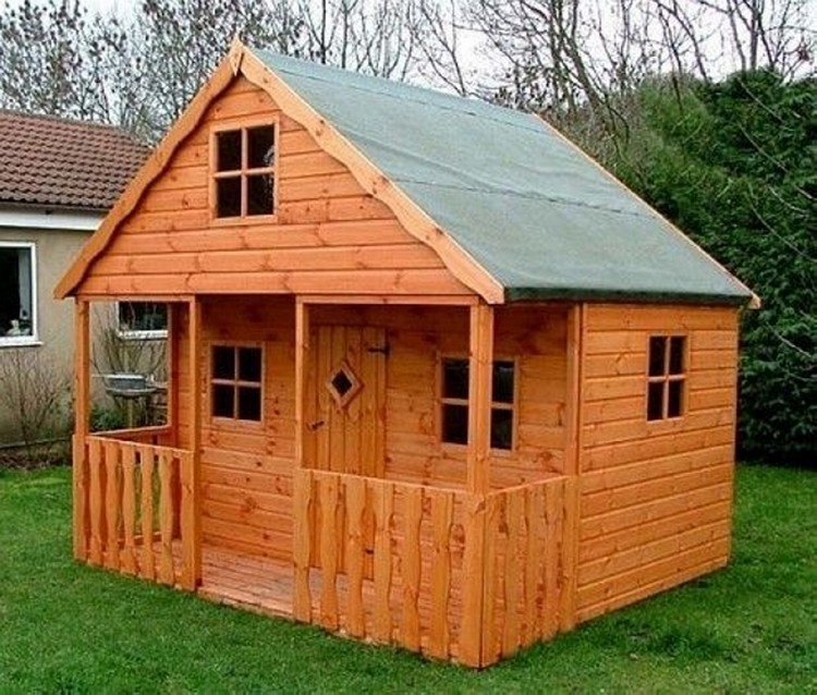 Playhouse Made with Pallets