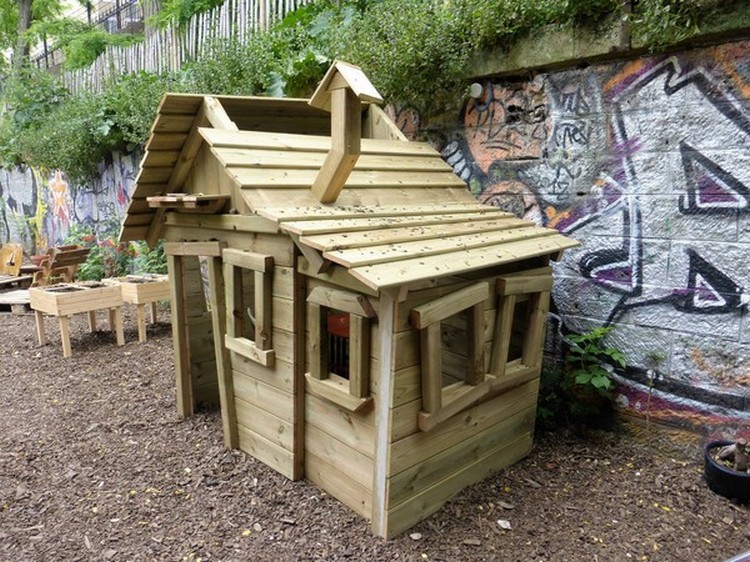 Kids House with Wood Pallets