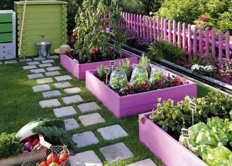 Pallet Raised Garden Beds and Fence