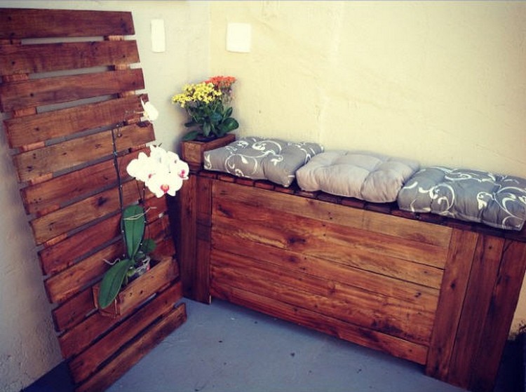 Pallet Seat and Wall Decor Idea