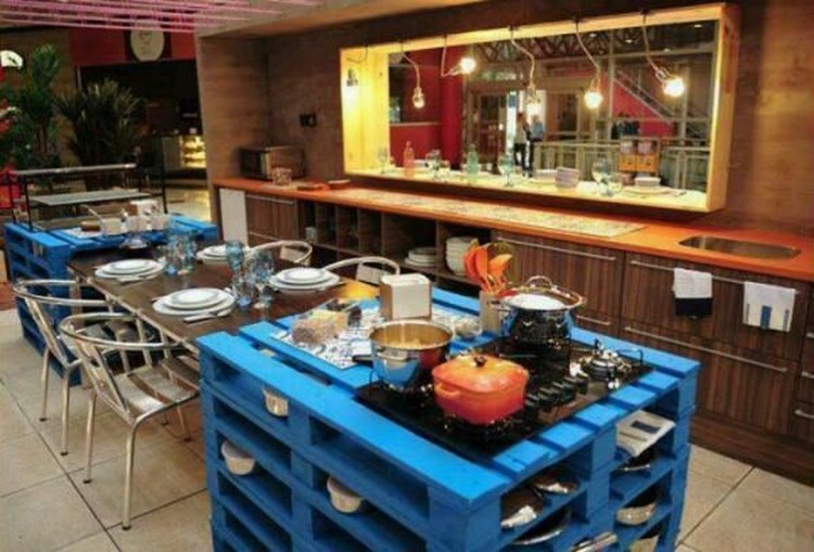 Pallets Reused in the Kitchen as a Central Island