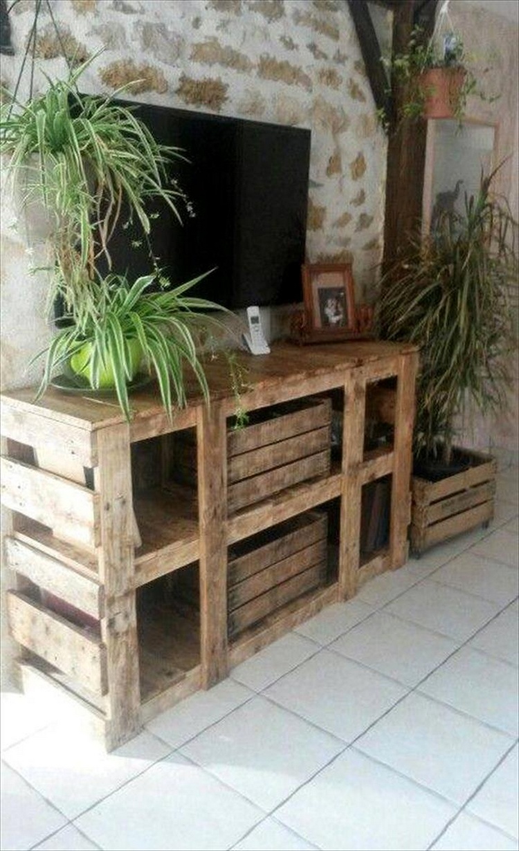 Rustic Pallet Media Stand