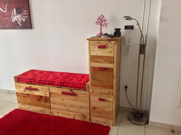 Cute Pallet Bed with Storage
