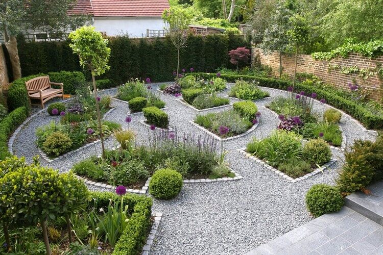Delightful Backyard Garden Decor Idea