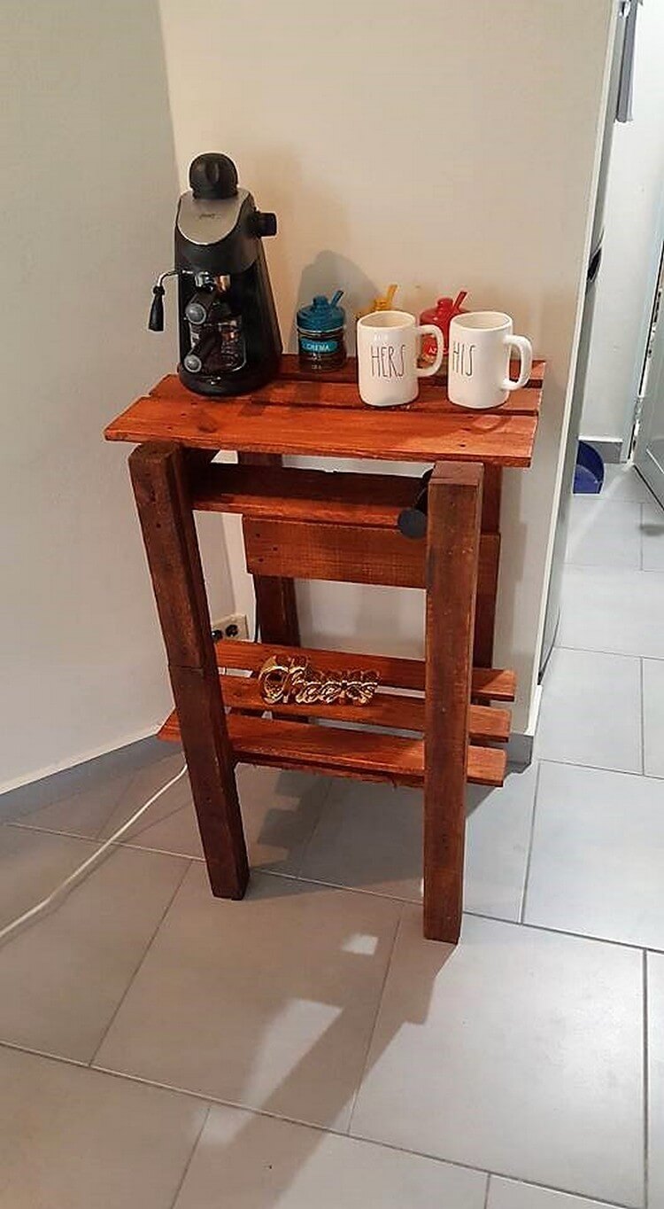Pallet End Table for Kitchen