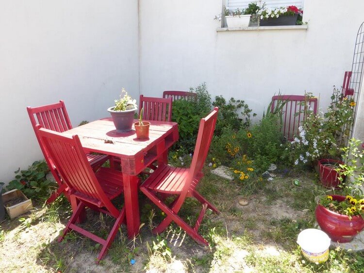 Pallet Outdoor Table and Chairs