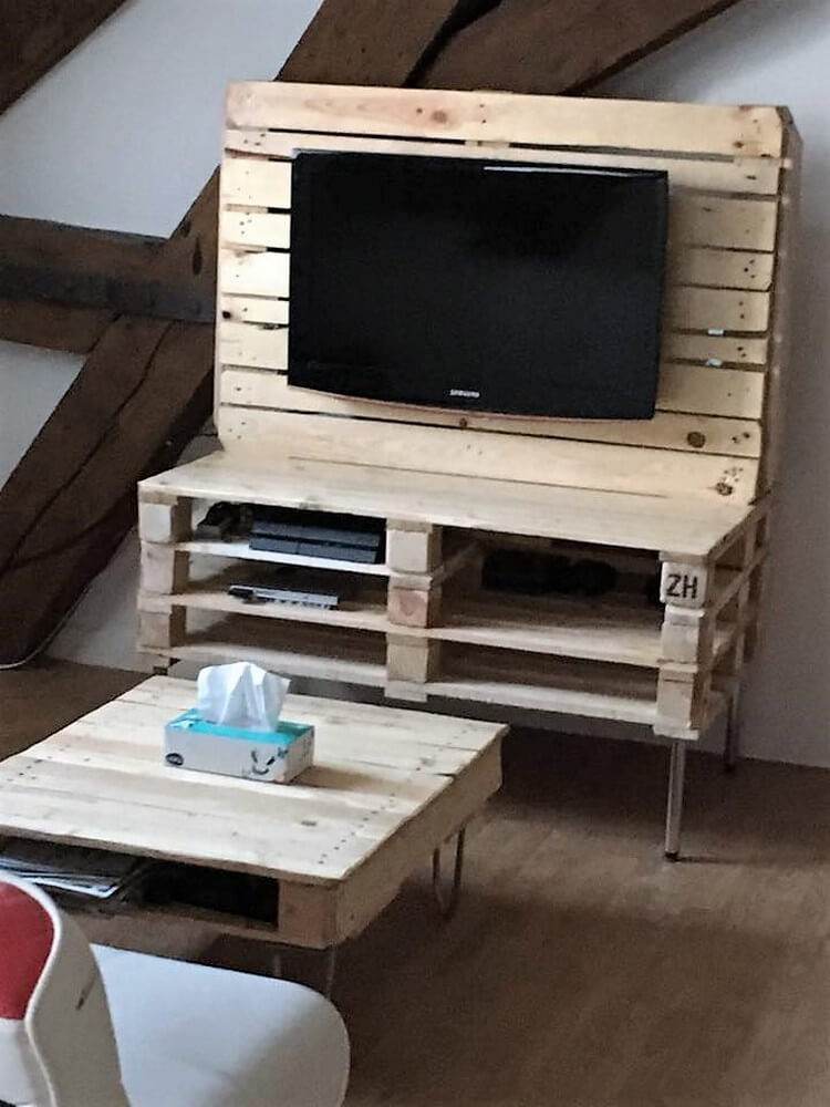 Recycled Pallet Media Table and Coffee Table