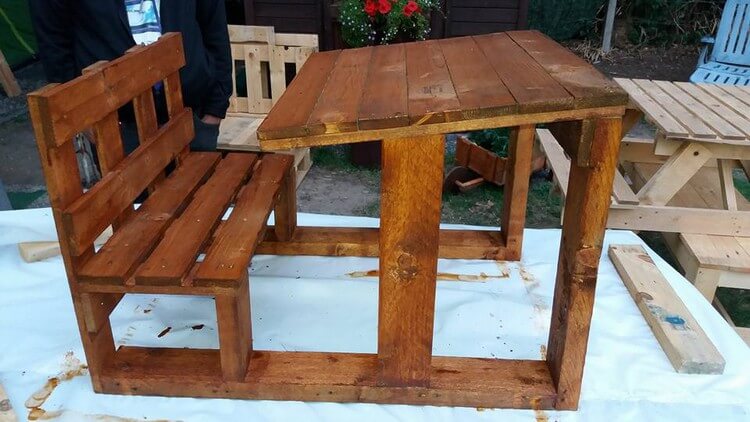 Pallet Bench with Table
