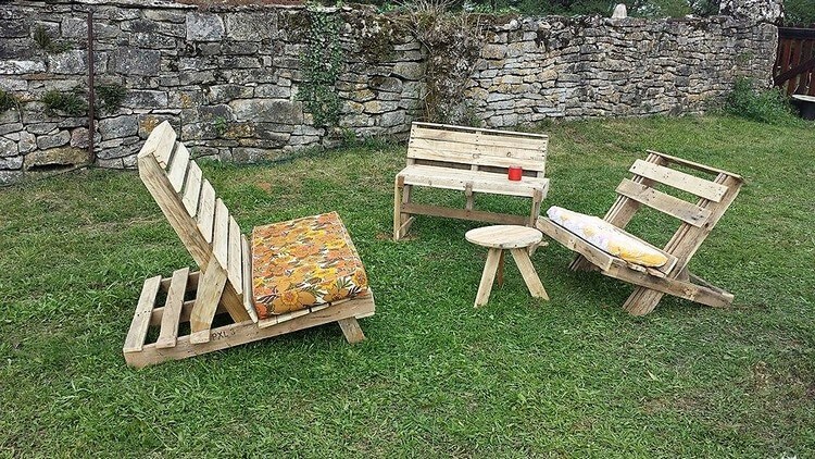 Pallet Adirondack Chairs Table