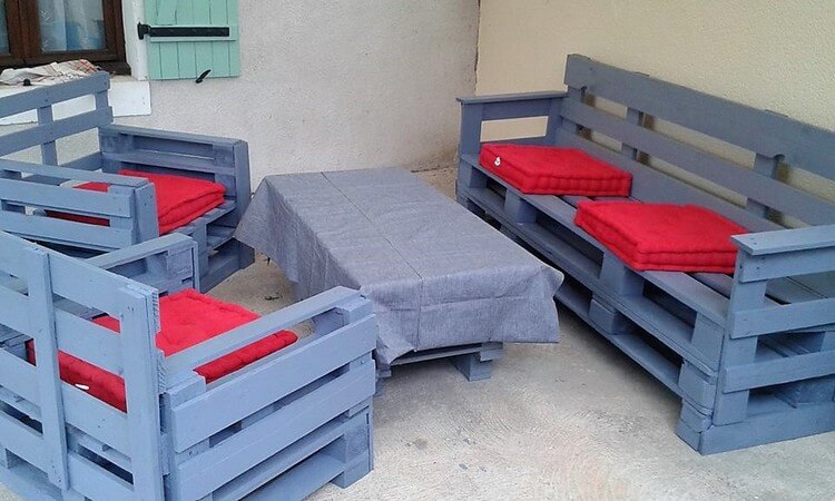 Pallet Couch Set and Table