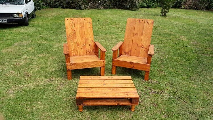 Pallet Garden Chairs and Table