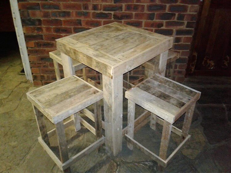 Recycled Pallet Stools and Table