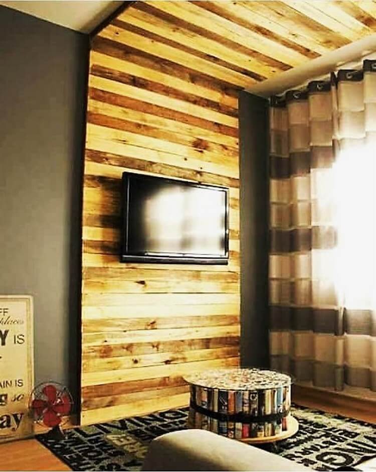Pallet Wall LED HOlder and Decor