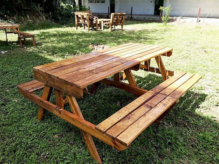 Pallet Garden Table with Benches