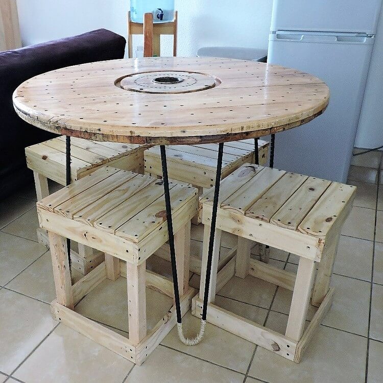 Pallet Round Top Table and Stools