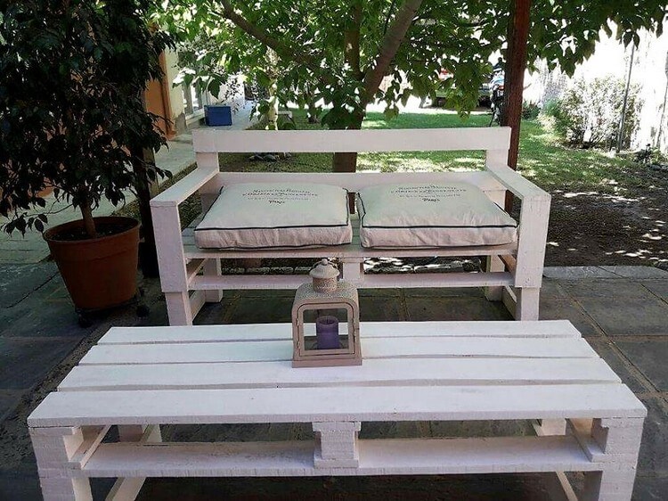 Pallet Garden Couch and Table